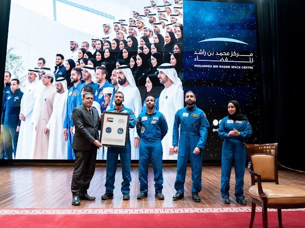 بالصور.. صاحب أطول رحلة فضائية بتاريخ العرب وثلاث رواد فضاء يزورون مدينة زويل 