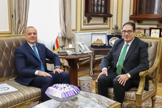الأمين العام للبرلمان العربي يلتقي رئيس جامعة القاهرة لبحث سبل التنسيق والتعاون