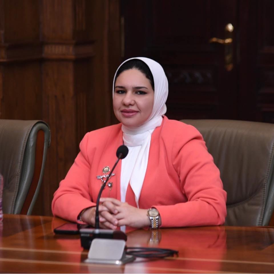 سؤال برلماني للنائبة راوية مختار حول تناقض تصريحات المسؤولين بشأن إعفاء الهواتف الشخصية من الجمارك



