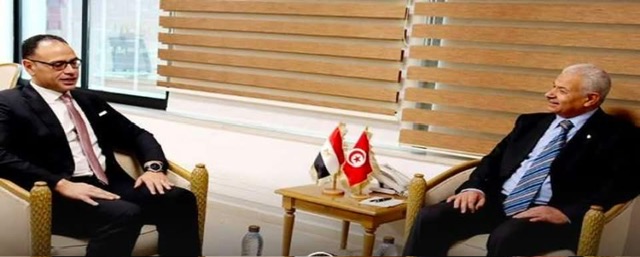 سفير مصر بتونس يبحث تعزيز الشراكة مع وزير التجارة التونسي