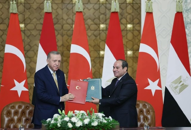 الصحافة التركية تبرز أهمية زيارة أردوغان للقاهرة : تركيا ومصر وقعتا إعلانا مشتركا للتعاون في مختلف المجالات