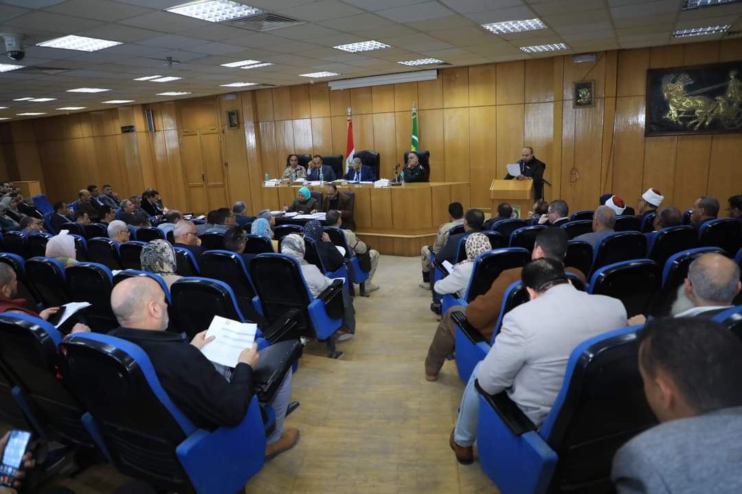 خلال ترؤسه المجلس التنفيذي محافظ المنيا يؤكد جاهزية استقبال شهر رمضان المعظم