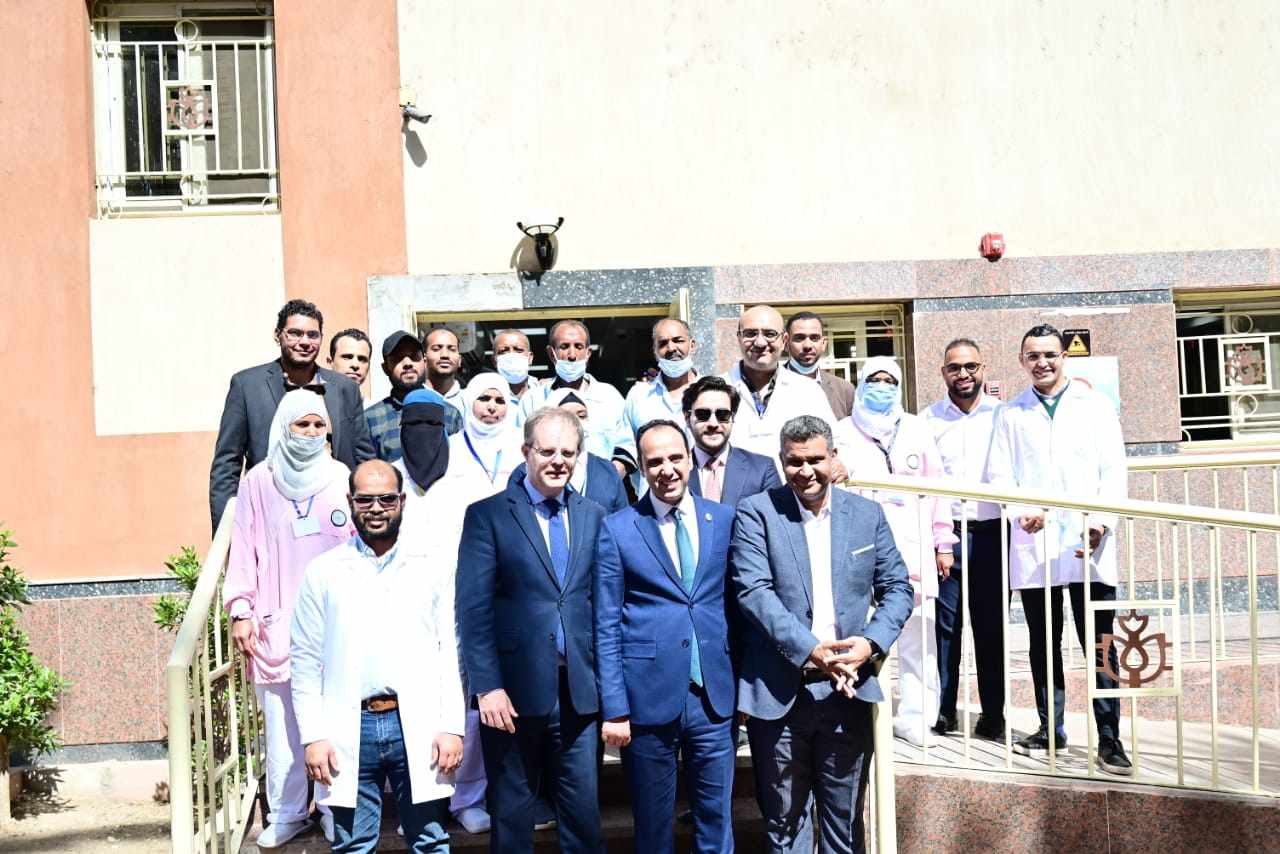 «الرعاية الصحية» تستقبل السفير البريطاني بالقاهرة في زيارة للمنشآت التابعة لها  بأسوان