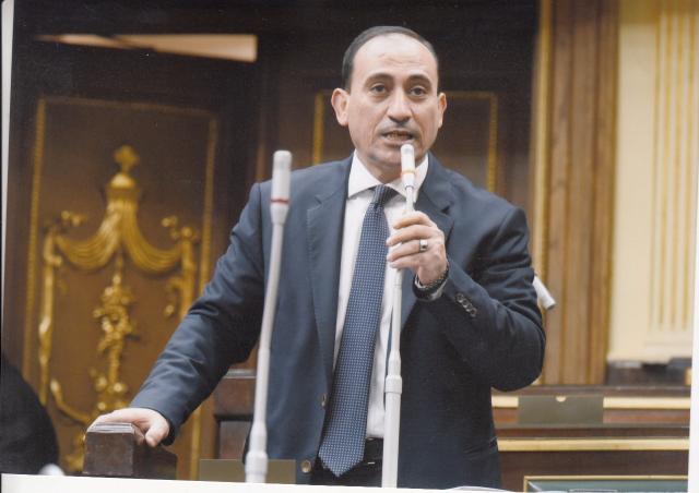 تحرك برلماني لمواجهة أزمة الاتجار بالدولار