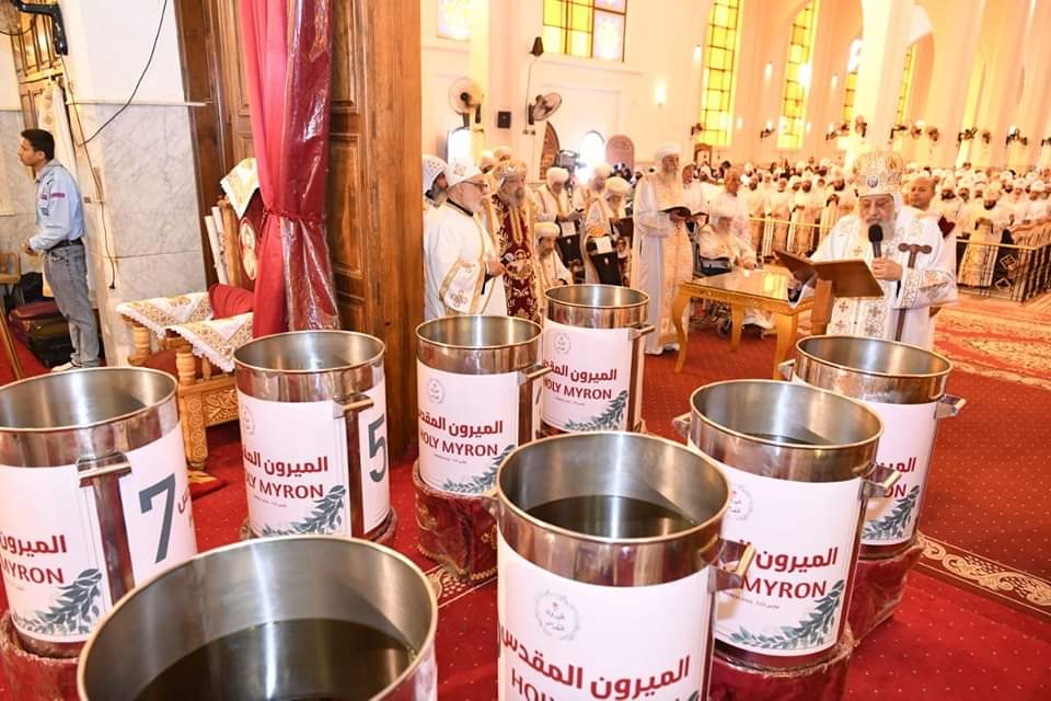 البابا تواضروس و106 من أحبار الكنيسة يصلون قداس تقديس الميرون والغاليلاون بدير الأنبا بيشوي 