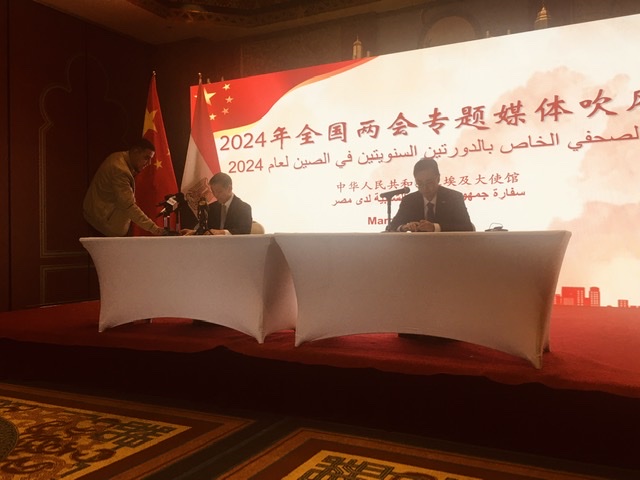سفير الصين بالقاهرة يثني على دور مصر في حل الوضع الحالي للصراع في قطاع غزة 