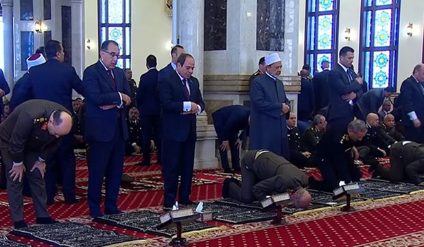  الرئيس السيسي يؤدي صلاة الجمعة بمسجد المشير طنطاوي بمناسبة ذكرى انتصارات العاشر من رمضان 