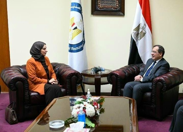 وزير البترول يلتقي سفيرة البحرين في القاهرة لبحث التعاون المشترك