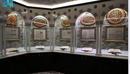 معرض نوادر مخطوطات المسجد النبوي يعرض تحفًا فنية وآثاراً تاريخية