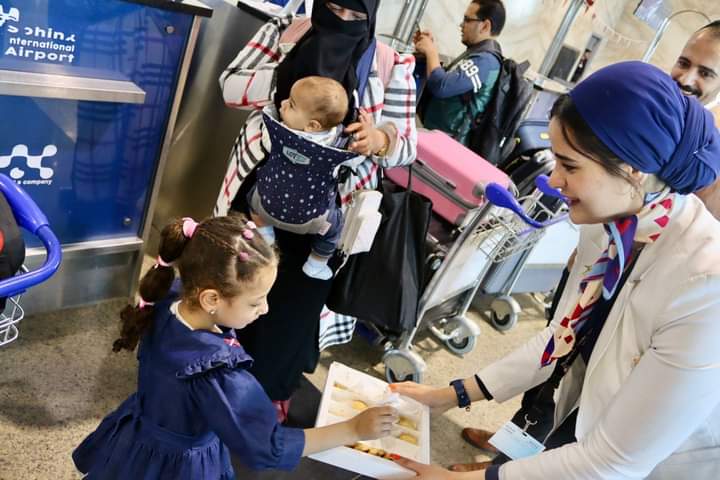 المطارات المصرية تحتفل مع الركاب بعيد الفطر المبارك