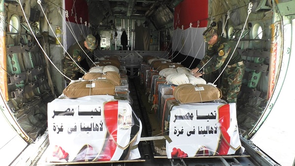 مصر تواصل أعمال الإسقاط الجوي للمساعدات الإنسانية والإغاثية على شمال قطاع غزة