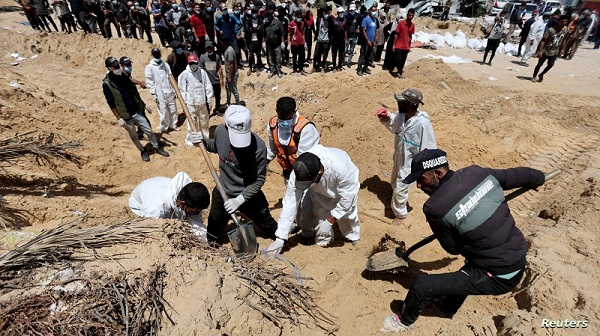 الأزهر يدين المقابر الجماعية في غزة: يجب محاكمة الاحتلال دوليا


