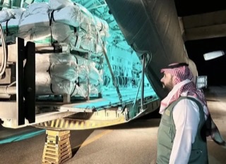 وصول الطائرة السعودية الـ 47 لإغاثة الشعب الفلسطيني بقطاع غزة