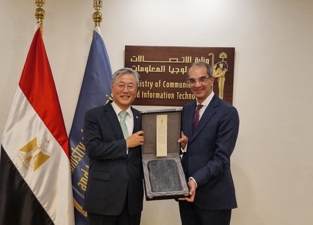 السفير الكوري يبحث سبل تعزيز التعاون مع مصر في مجال تكنولوجيا المعلومات والاتصالات
