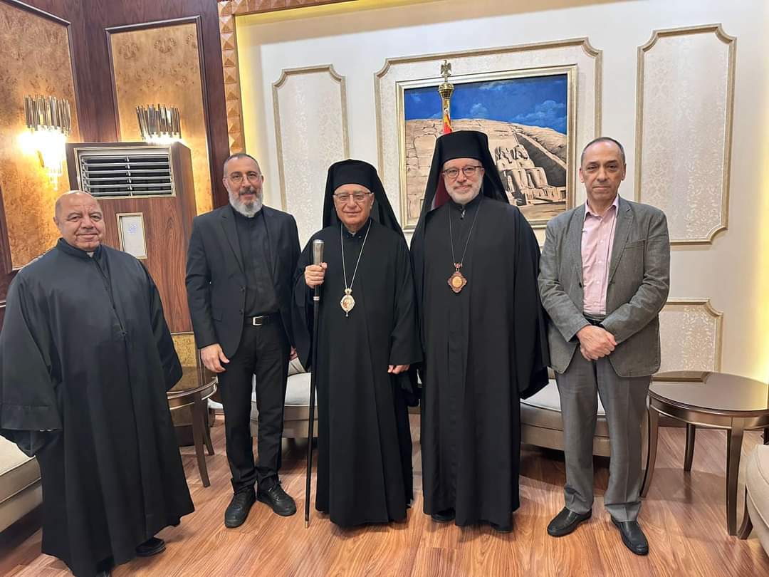 بطريرك الروم الكاثوليك يصل مصر للاحتفال بعيد القيامة المجيد
