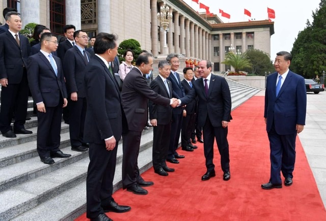 السيسي يبحث مع رئيس النواب الصيني سبل تبادل الخبرات بين البلدين