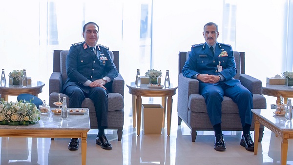 قائد القوات الجوية يلتقى نظيره السعودي ويشارك الاحتفال بتخريج الدفعة 