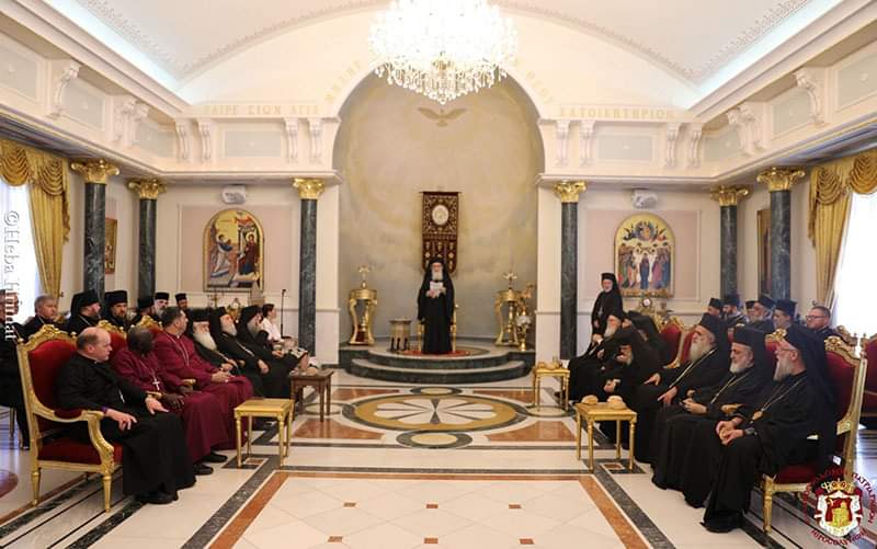 أخوية القبر المقدس و الأورشليمية يحتفلان بعيد القديسين قسطنطين وهيلانه في البطريركية