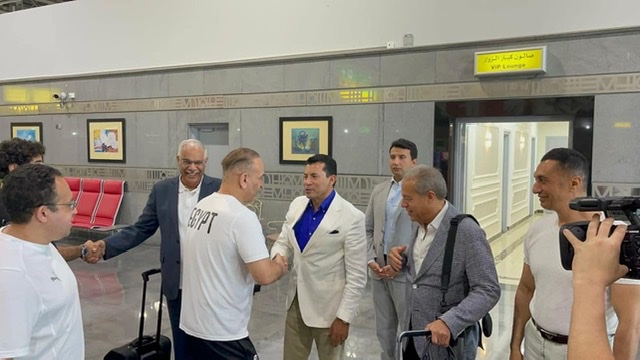 وزير الرياضة يؤازر منتخب مصر قبيل سفرهم لمواجهة غينيا بيساو في تصفيات المونديال