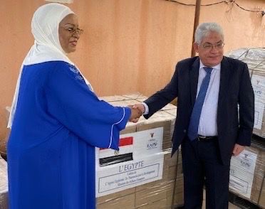 مصر تُهدي شُحنة مُساعدات غذائية للجانب المالي