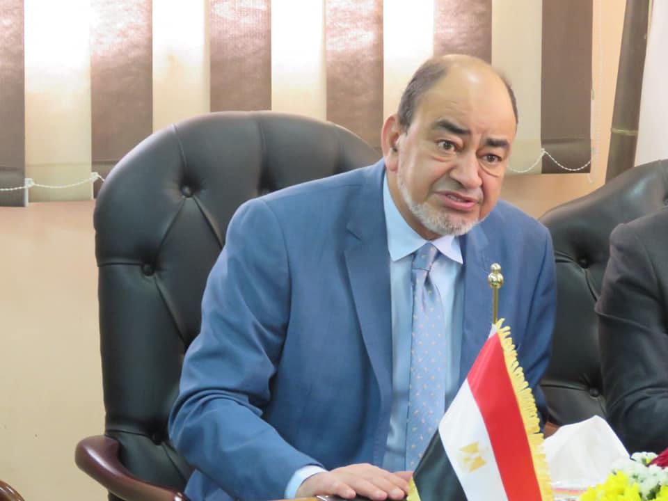 رئيس شعبة المستلزمات الطبية بالغرفة التجارية يطالب محافظ المركزى بإنهاء تكدس المستلزمات الطبية بالموانئ