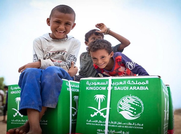 مركز الملك سلمان يوزع مساعدات لمتضرري الأمطار والسيول في اليمن
