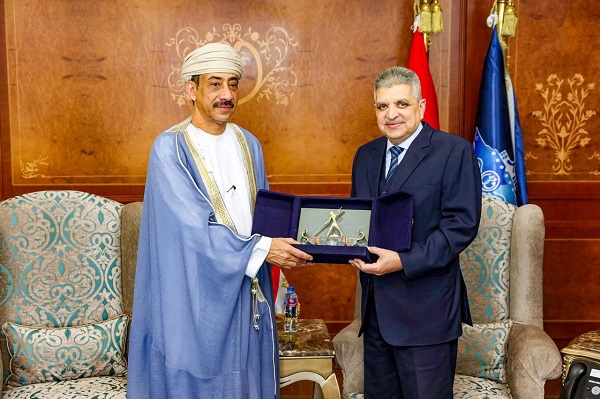 سفير عُمان: شراكة استراتيجية مع قناة السويس لدعم الخدمات اللوجستية والبحرية عالميًا

