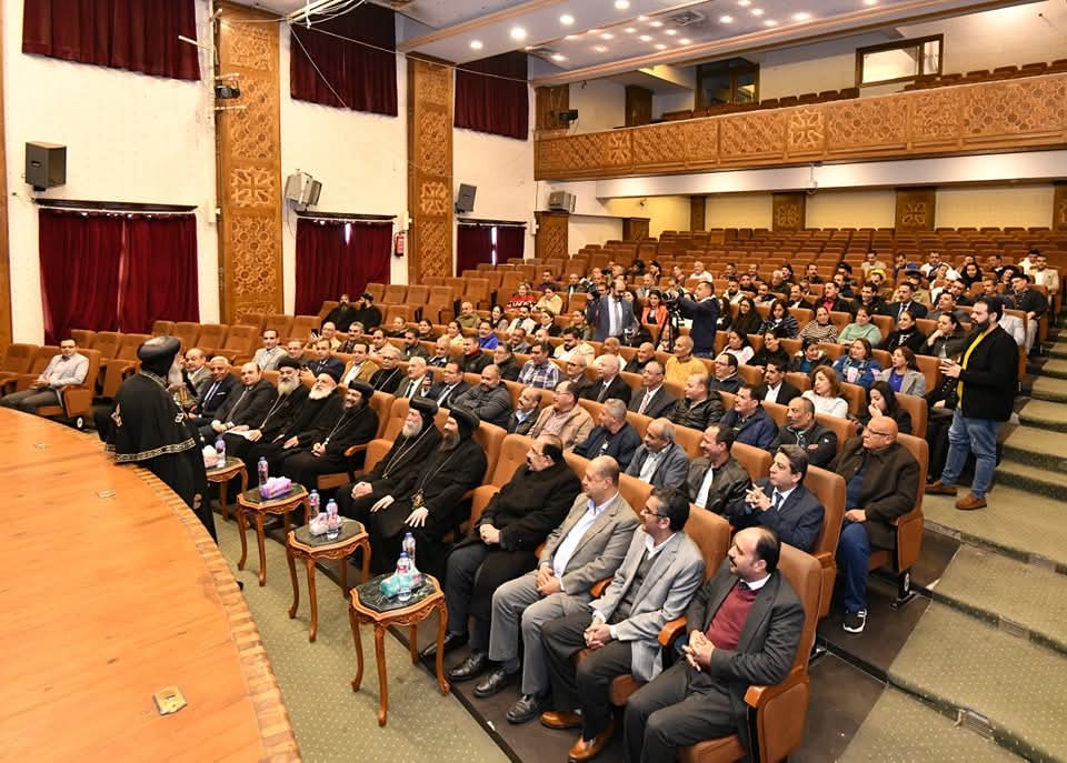 البابا تواضروس يلتقي العاملين بالديوان البطريركي بالإسكندرية 