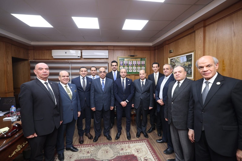 وزير العدل يتفقد أعمال تطوير وترميم مجمع محاكم الجلاء ويفتتح فرع توثيق ويزور زنانيري

