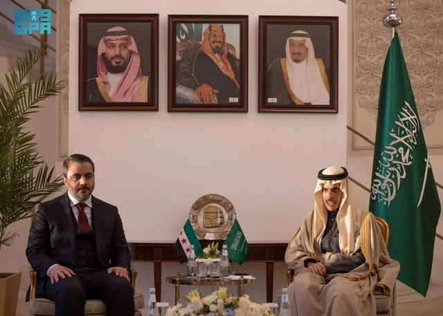 وزير الخارجية السعودي يستقبل نظيره السوري الجديد