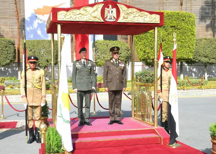 رئيس الأركان يبحث مع قائد الحرس الوطني القاري سبل تعزيز التعاون المشترك