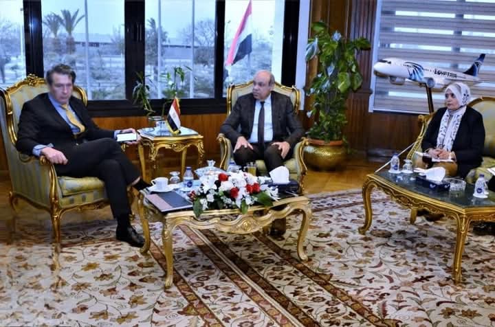 وزير الطيران يبحث مع البنك الأوروبي لإعادة الإعمار تعزيز التعاون والاستثمارات في القطاع 

