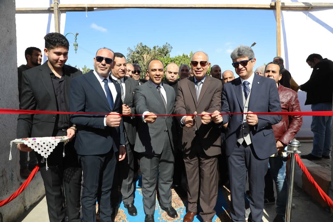 محافظ المنيا يفتتح معرض 