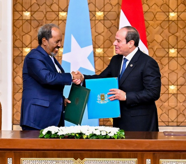 بالصور... الرئيس السيسي يستقبل رئيس جمهورية الصومال