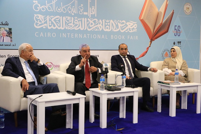 معرض الكتاب يناقش موسوعة 