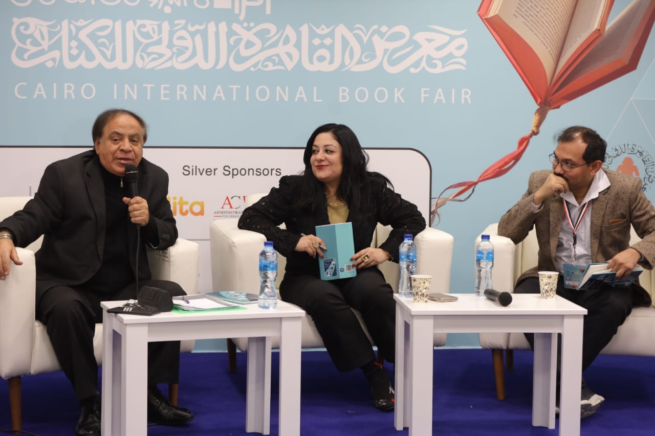 معرض الكتاب يناقش ترجمة ديوان 
