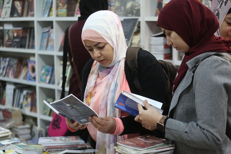 معرض القاهرة الدولي للكتاب يقترب من المليون الثالث ...ويسجل باليوم السابع 497 ألف زائر

