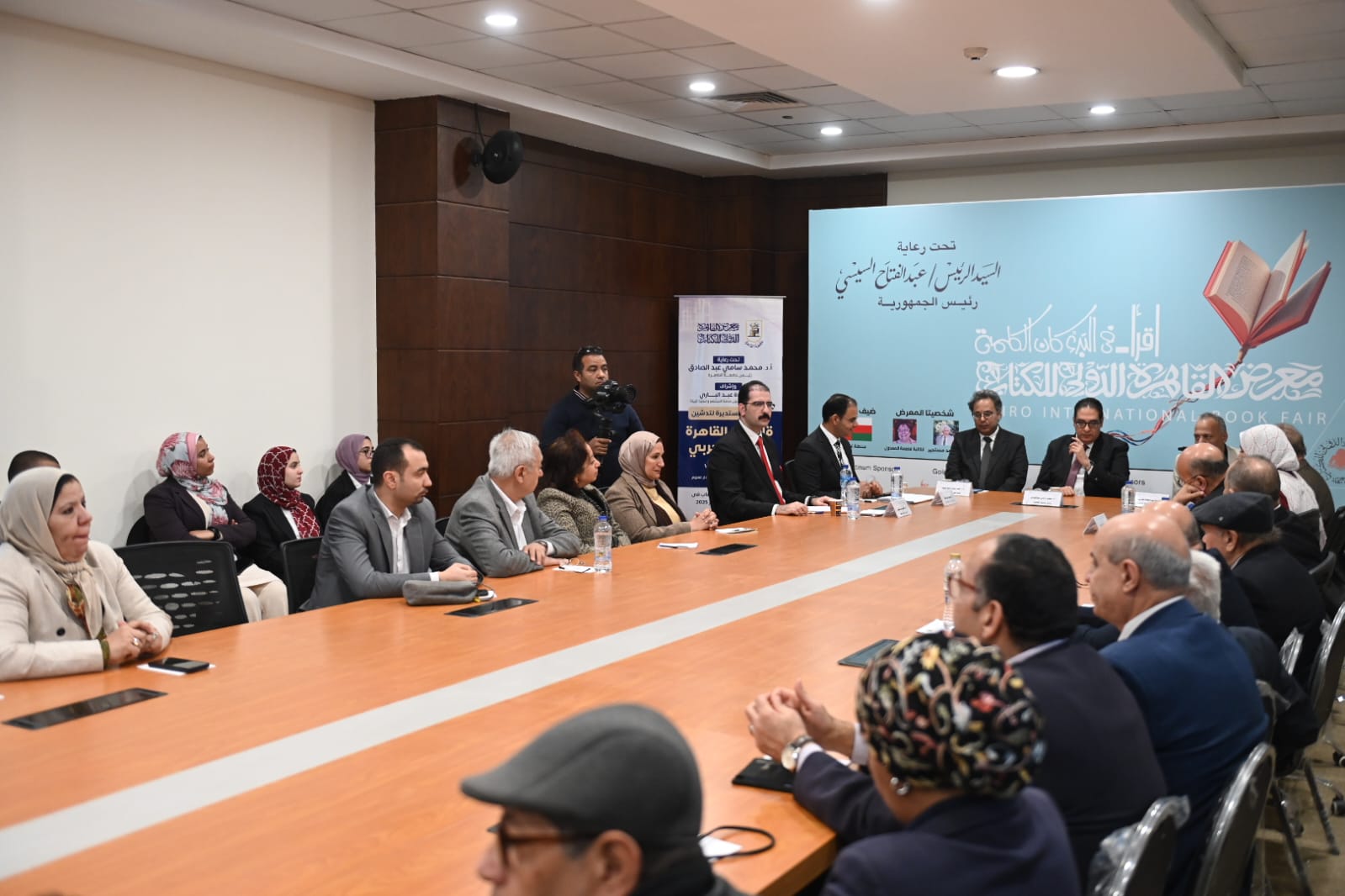 رئيس جامعة القاهرة يشهد انطلاق 