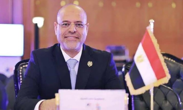 وزير العمل يُحذر المواطنين من التعامل مع الشركات والصفحات ورسائل الهواتف الوهمية