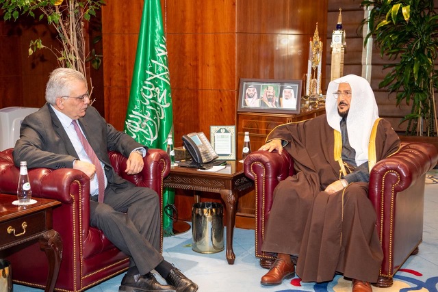 وزير الشؤون الإسلامية السعودي يستقبل سفير فلسطين لدى المملكة