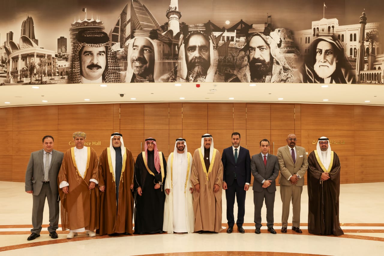 رئيس البرلمان العربي يلتقي رئيس مجلس أمناء مركز الملك حمد للتعايش السلمي

