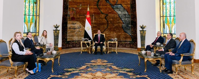 السيسي يؤكد لميتسولا دور مصر كخط الدفاع الأول عن أوروبا ويستعرض خسائر قناة السويس