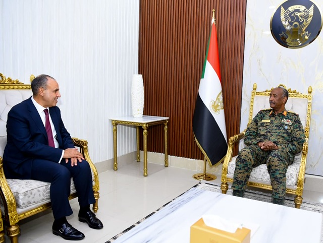 عبد العاطي ينقل رسالة السيسي للبرهان خلال زيارته إلى بورسودان تأكيداً على دعم مصر للسودان