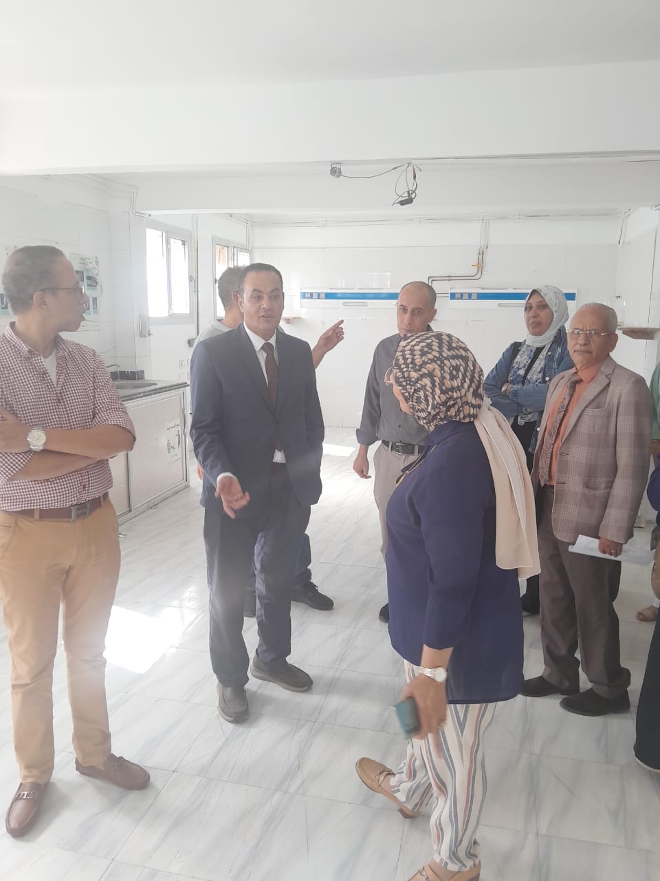 مدير الخدمات الطبيه والفنية بالمؤسسة العلاجية في زياره مفاجئة لدار الولاده 