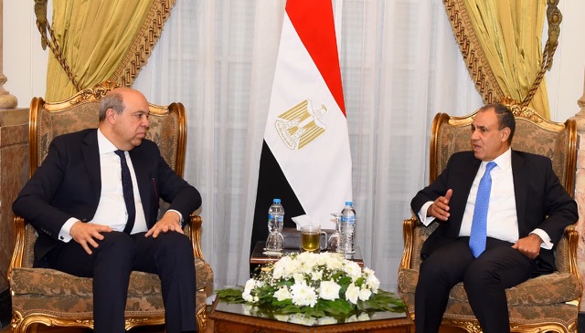 عبد العاطي يبحث مع الحفني تعزيز دور مصر داخل منظمة الإيكاو وتوسيع شبكة الطيران الإقليمي