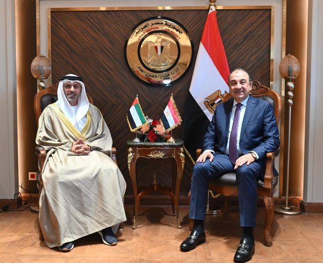 سفير الإمارات يبحث مع وزير قطاع الأعمال تعزيز التعاون الاقتصادي مع مصر