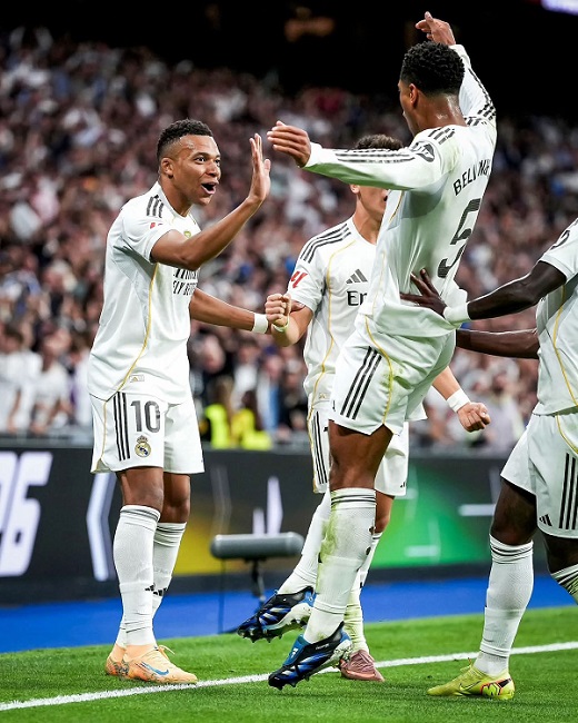 ريال مدريد يحسم الكلاسيكو بثنائية في برشلونة 