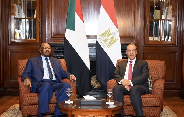 وزير الخارجية يؤكد لـ نظيره السوداني أن أمن السودان جزء لا يتجزأ من أمن المنطقة