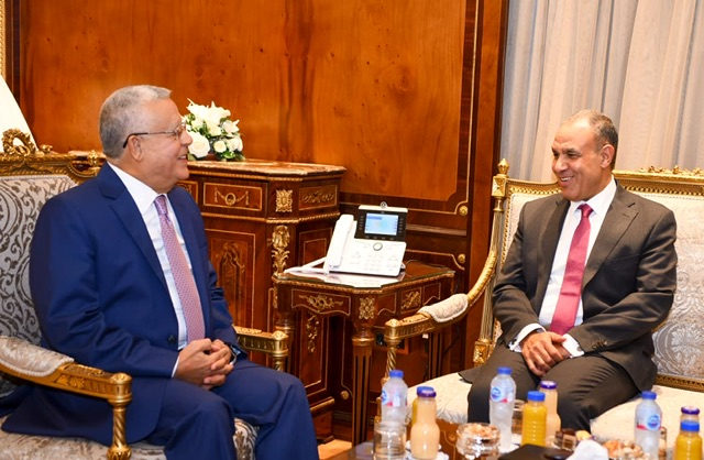 وزير الخارجية يبحث مع رئيس النواب تعزيز التعاون بين الدبلوماسية البرلمانية والخارجية لخدمة المصالح الوطنية