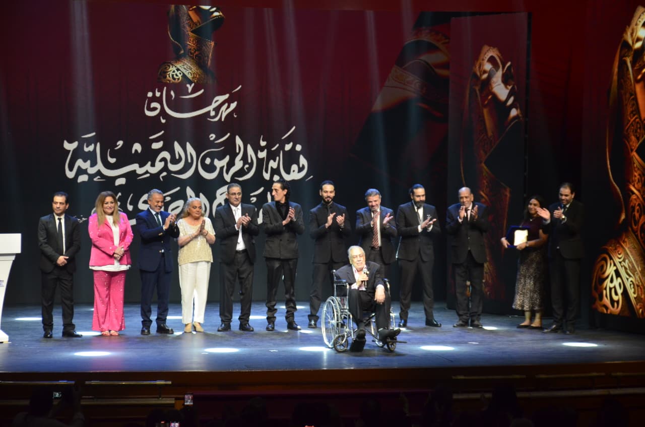 تامر حسني يشعل أجواء حفل افتتاح مهرجان نقابة المهن التمثيلية المسرحي